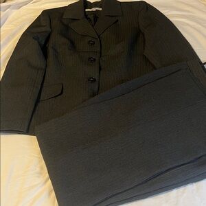 LE Suit petite black striped